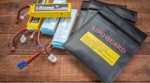 Read more about the article LiPo batterijen op de juiste manier gebruiken, laden en bewaren.